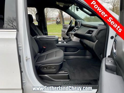 Used 2024 GMC Yukon XL SLE image 16