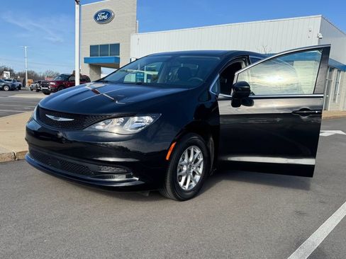 Used 2022 Chrysler Voyager LX FWD image 31