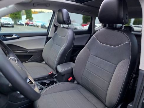 Used 2023 Volkswagen Taos SE w/ Panoramic Sunroof Package image 25