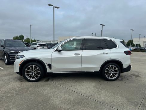 Certified 2025 BMW X5 xDrive40i w/ Executive Package AWD/4WD image 8