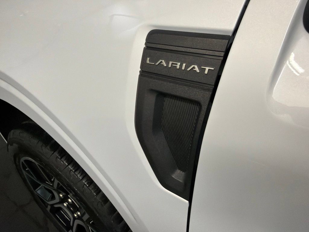 Certified 2025 Ford Maverick Lariat w/ 4K Tow Package AWD/4WD image 39