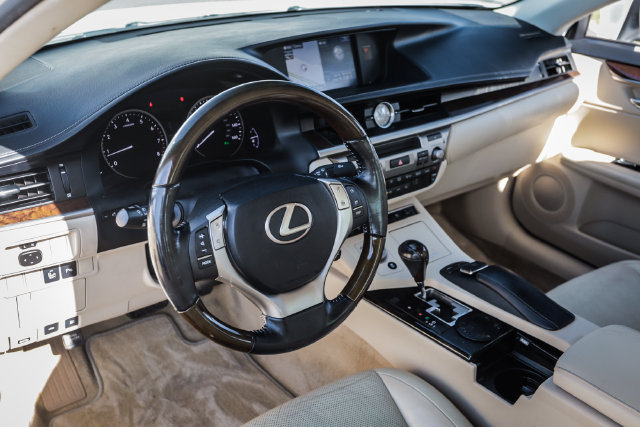 Used 2015 Lexus ES 350 w/ Luxury Package FWD image 21