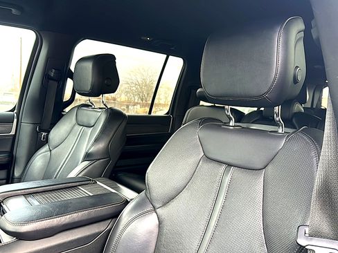 Used 2024 Jeep Wagoneer L Series II image 14