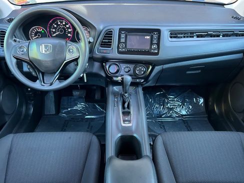 Used 2018 Honda HR-V LX image 3