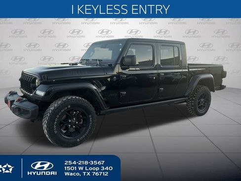 Used 2024 Jeep Gladiator Willys image 13