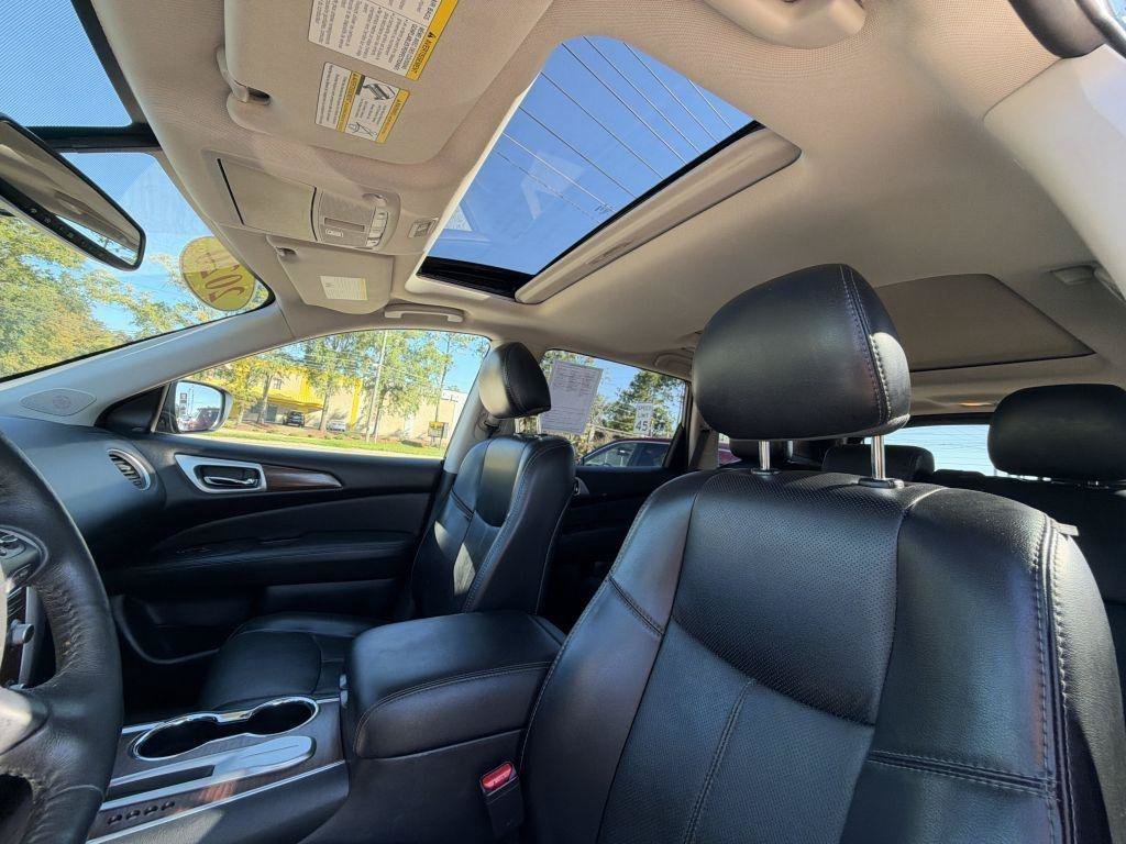 Used 2020 Nissan Pathfinder Platinum FWD image 17