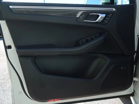 Used 2018 Porsche Macan Turbo image 47