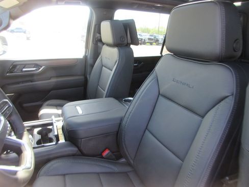 New 2026 GMC Yukon XL Denali w/ Denali Reserve Package AWD/4WD image 12