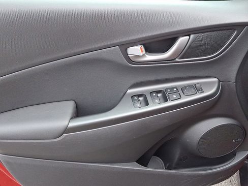 Used 2021 Hyundai Kona Limited w/ Cargo Package image 10