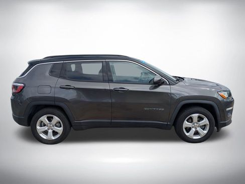 Used 2019 Jeep Compass Latitude w/ Popular Equipment Group FWD image 2