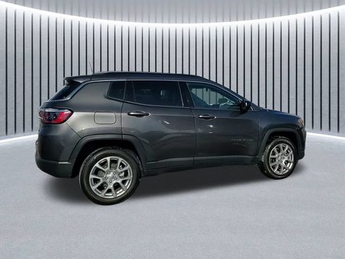 Used 2023 Jeep Compass Latitude AWD/4WD image 7