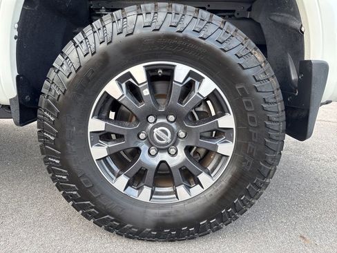 Used 2018 Nissan Titan PRO-4X w/ Pro-4x Convenience Package AWD/4WD image 13