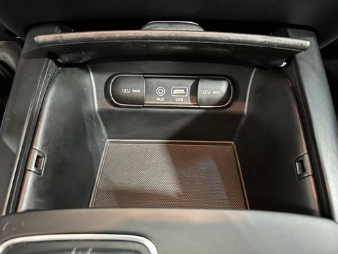 Used 2017 Kia Sorento AWD image 19