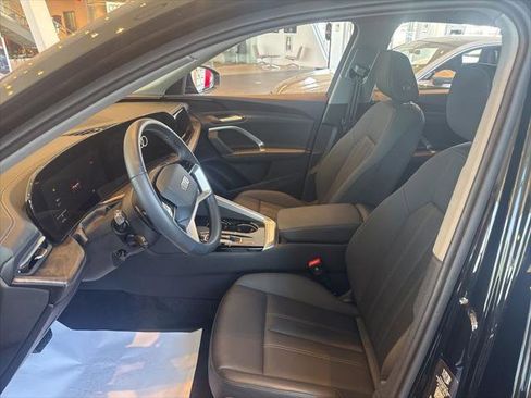 Used 2025 Audi Q5 Premium w/ Convenience Package AWD/4WD image 16
