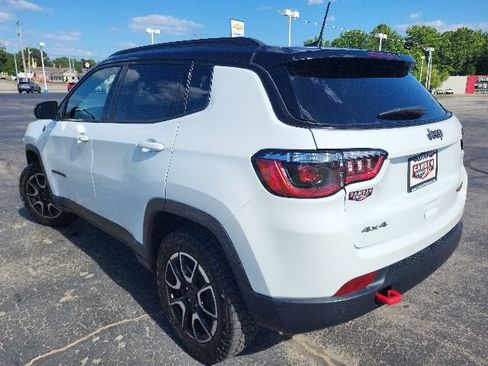 Used 2025 Jeep Compass Trailhawk AWD/4WD image 14