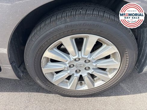 Used 2014 Toyota Sienna XLE AWD/4WD image 2