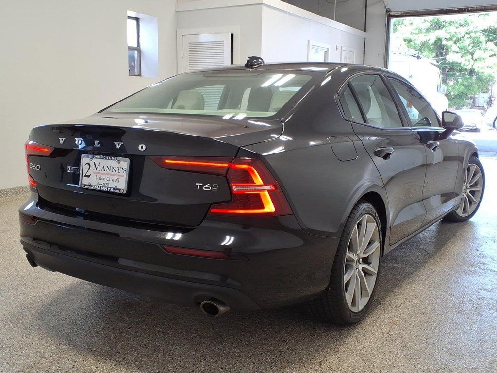 Used 2020 Volvo S60 T6 Momentum AWD/4WD image 4