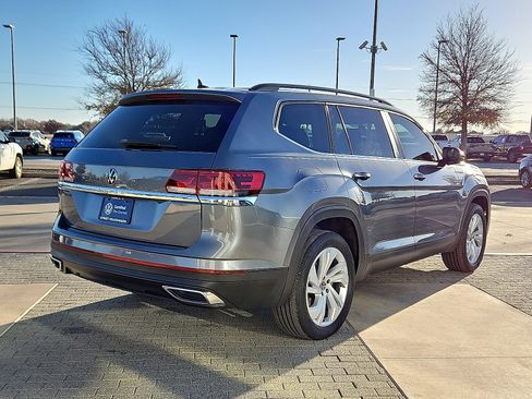 Used 2023 Volkswagen Atlas SE image 3