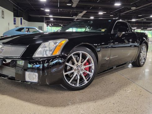 Used 2008 Cadillac XLR V RWD image 2