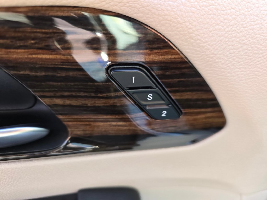 Used 2023 Chrysler Pacifica Limited FWD image 26