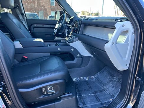 Used 2023 Land Rover Defender 130 X-Dynamic SE image 21