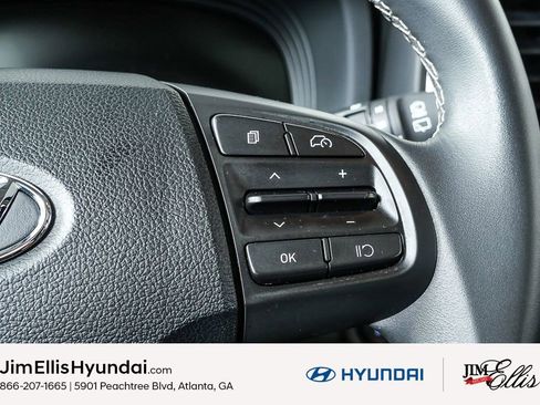 Certified 2025 Hyundai Venue SEL image 13
