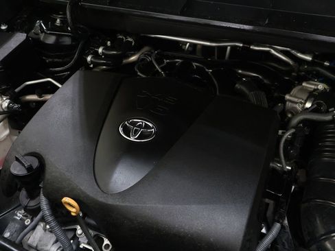 Used 2021 Toyota Highlander XLE image 25