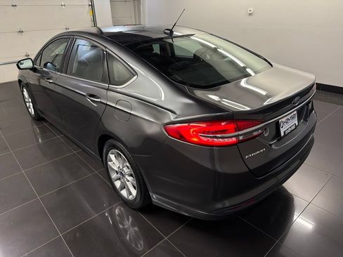 Certified 2017 Ford Fusion SE FWD image 4