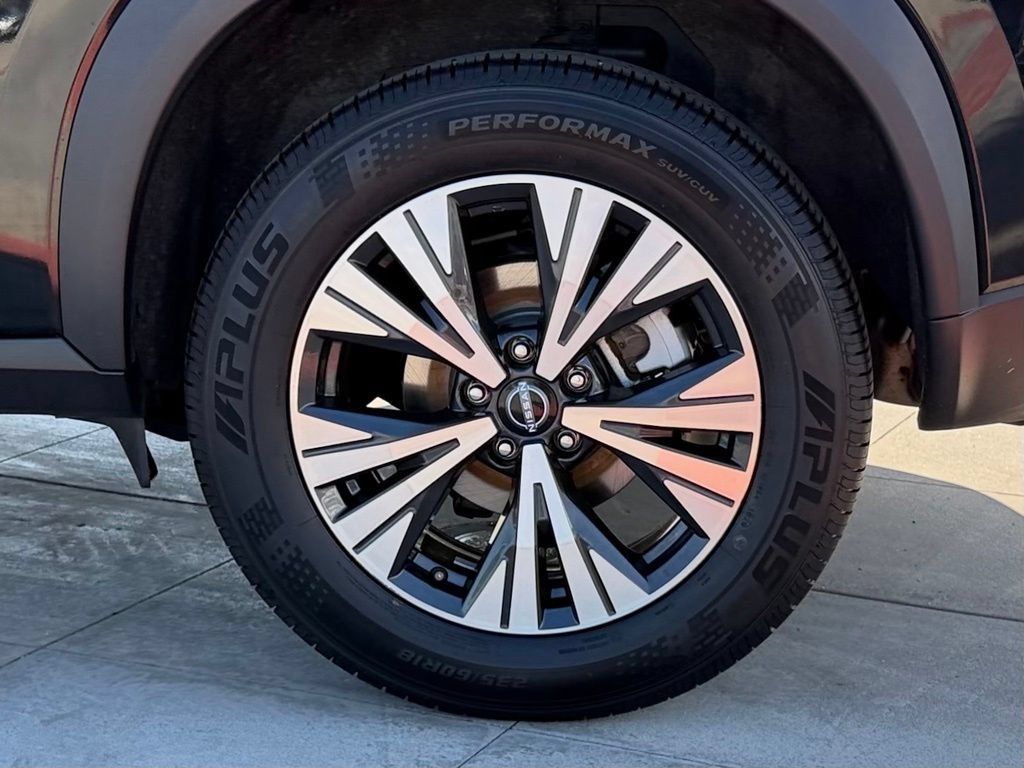 Certified 2023 Nissan Rogue SV FWD image 9