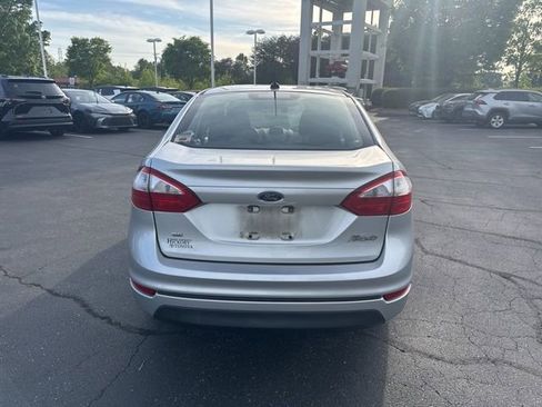 Used 2015 Ford Fiesta SE image 5