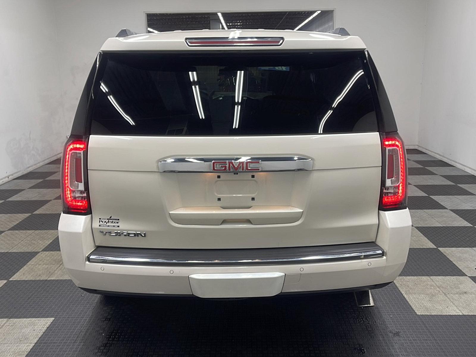 Used 2015 GMC Yukon Denali AWD/4WD image 16