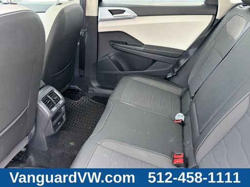 Used 2025 Volkswagen Taos SE w/ Panoramic Sunroof Package FWD image 28