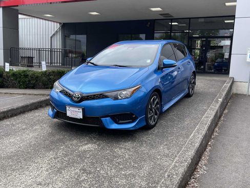 Used 2018 Toyota Corolla iM FWD image 3