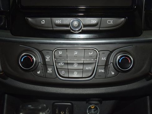 Used 2018 Chevrolet Traverse LT image 33