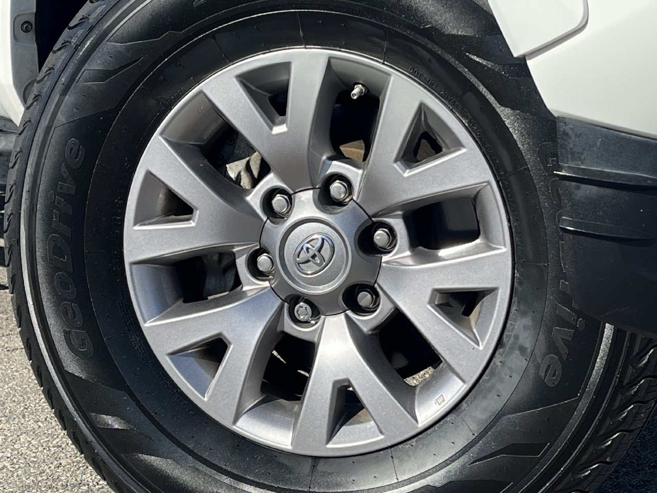 Used 2018 Toyota Tacoma SR5 AWD/4WD image 27