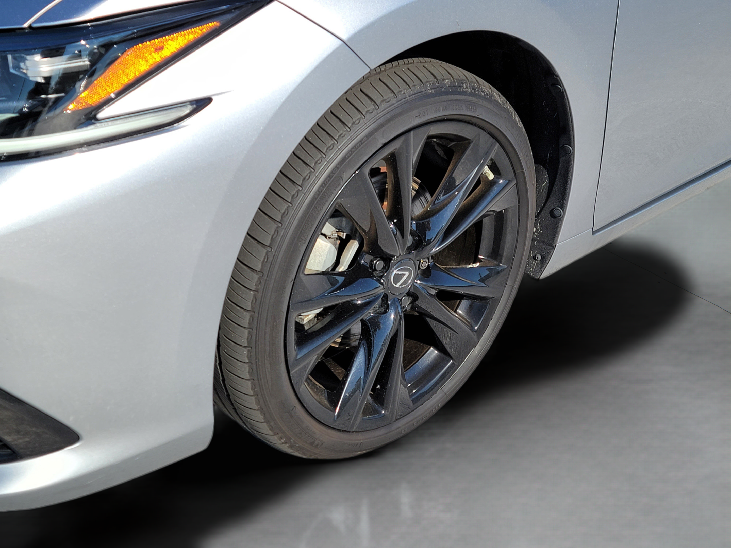 Used 2025 Lexus ES 350 F Sport w/ Accessory Package (Z2) FWD image 30