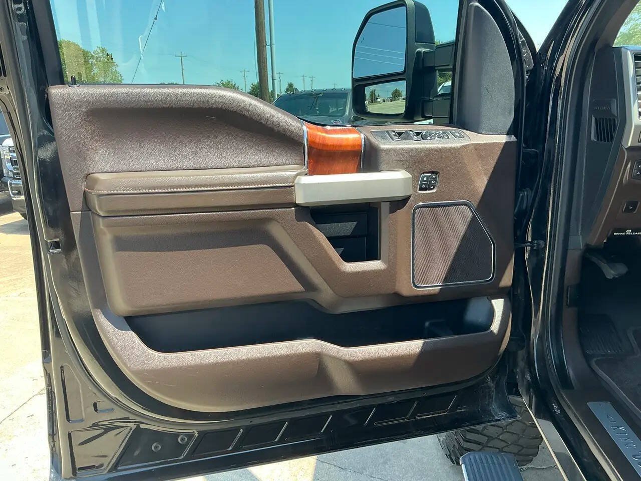 Used 2020 Ford F350 King Ranch w/ King Ranch Ultimate Package AWD/4WD image 13
