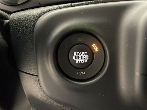 Used 2021 Jeep Gladiator Willys image 17