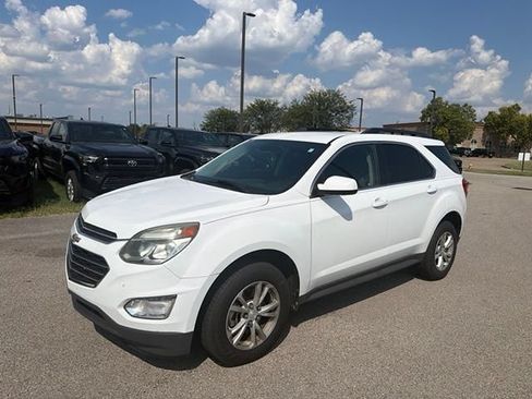Used 2017 Chevrolet Equinox LT w/ Convenience Package FWD image 2