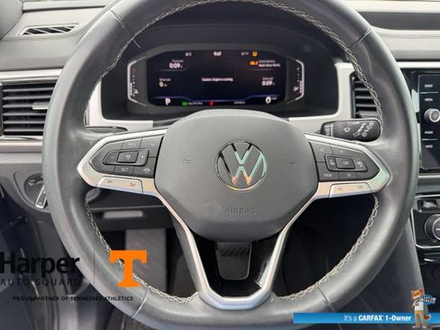 Used 2022 Volkswagen Atlas Cross Sport SE w/ Panoramic Sunroof Package FWD image 16