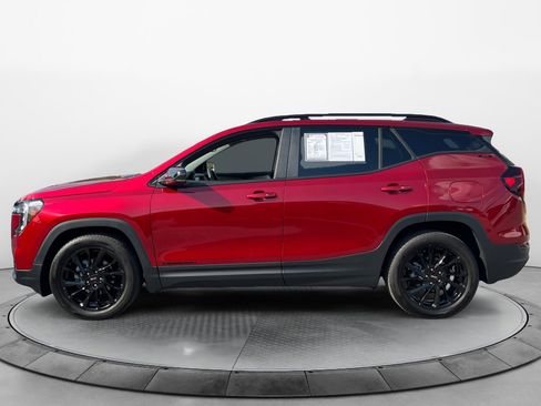 Used 2024 GMC Terrain SLE w/ Driver Convenience Package FWD image 4