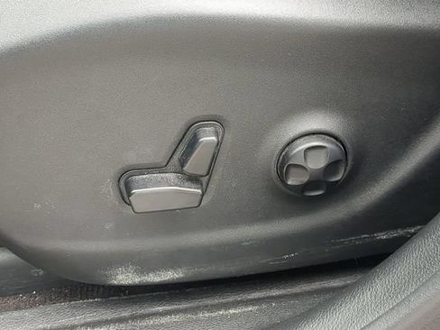Used 2017 Jeep Cherokee Latitude w/ Comfort/Convenience Group FWD image 22