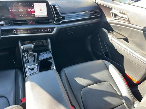 Used 2024 Kia Sportage EX image 4