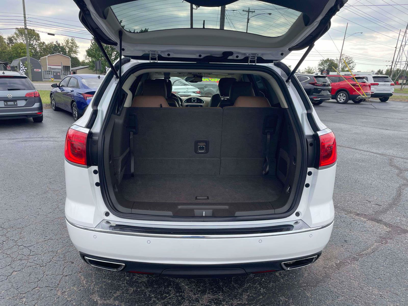 Used 2017 Buick Enclave Leather FWD image 6