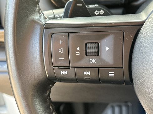 Used 2024 Nissan Pathfinder SV FWD image 24