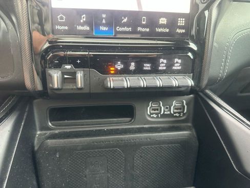 Used 2022 RAM 1500 Limited w/ Body Color Bumper Group AWD/4WD image 35