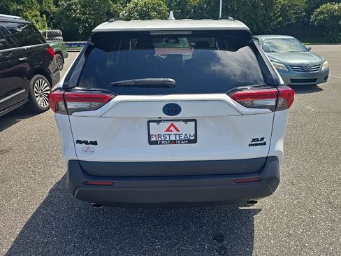 Used 2024 Toyota RAV4 XLE AWD/4WD image 6