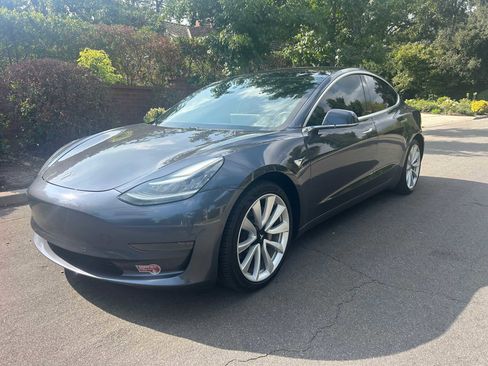 Used 2020 Tesla Model 3 Standard Range Plus image 3