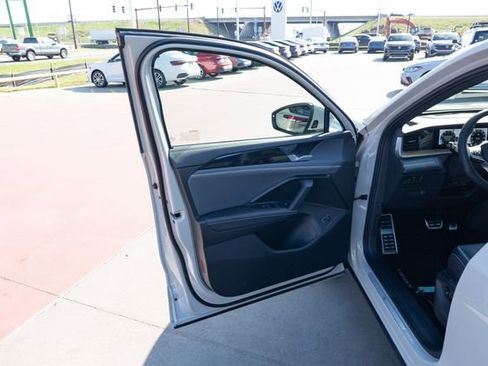 New 2026 Volkswagen Tiguan SEL R-Line image 13