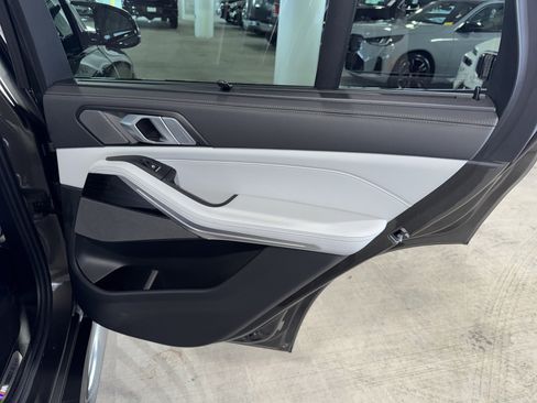 Used 2025 BMW X5 M60i w/ Executive Package image 11